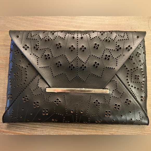 BCBG Handbags - 🌟🌟Gorgeous Clutch🌟🌟 BCBGMaxAzria